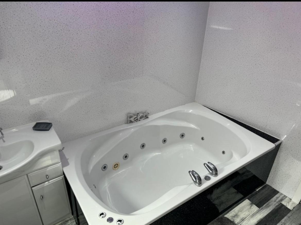 Sea View Lavish Apartment Sky Tv Whirlpool Bath Huge Balcony Newly Refurbished Bridlington Luaran gambar